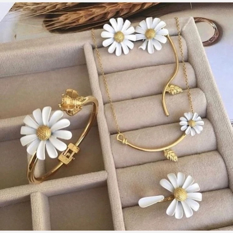 ست بابونه (گردنبند دستبند انگشتر گوشواره)دخترانه