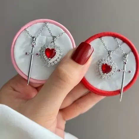 ست گردنبند قلب وشمشیر شوالیه طرح2